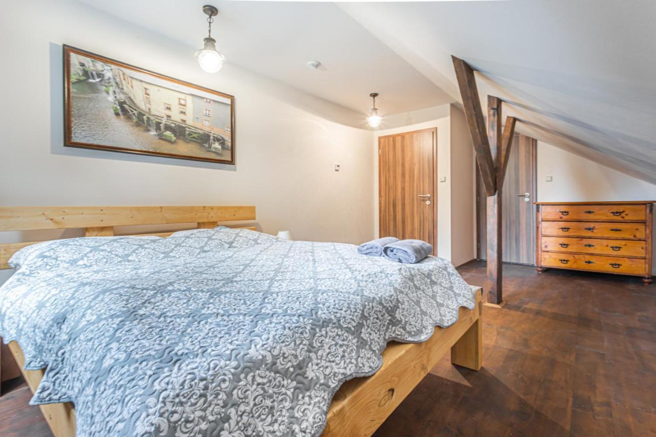 Hotel Buskovsky Mlyn 1580 à Dolní Bousov Extérieur photo