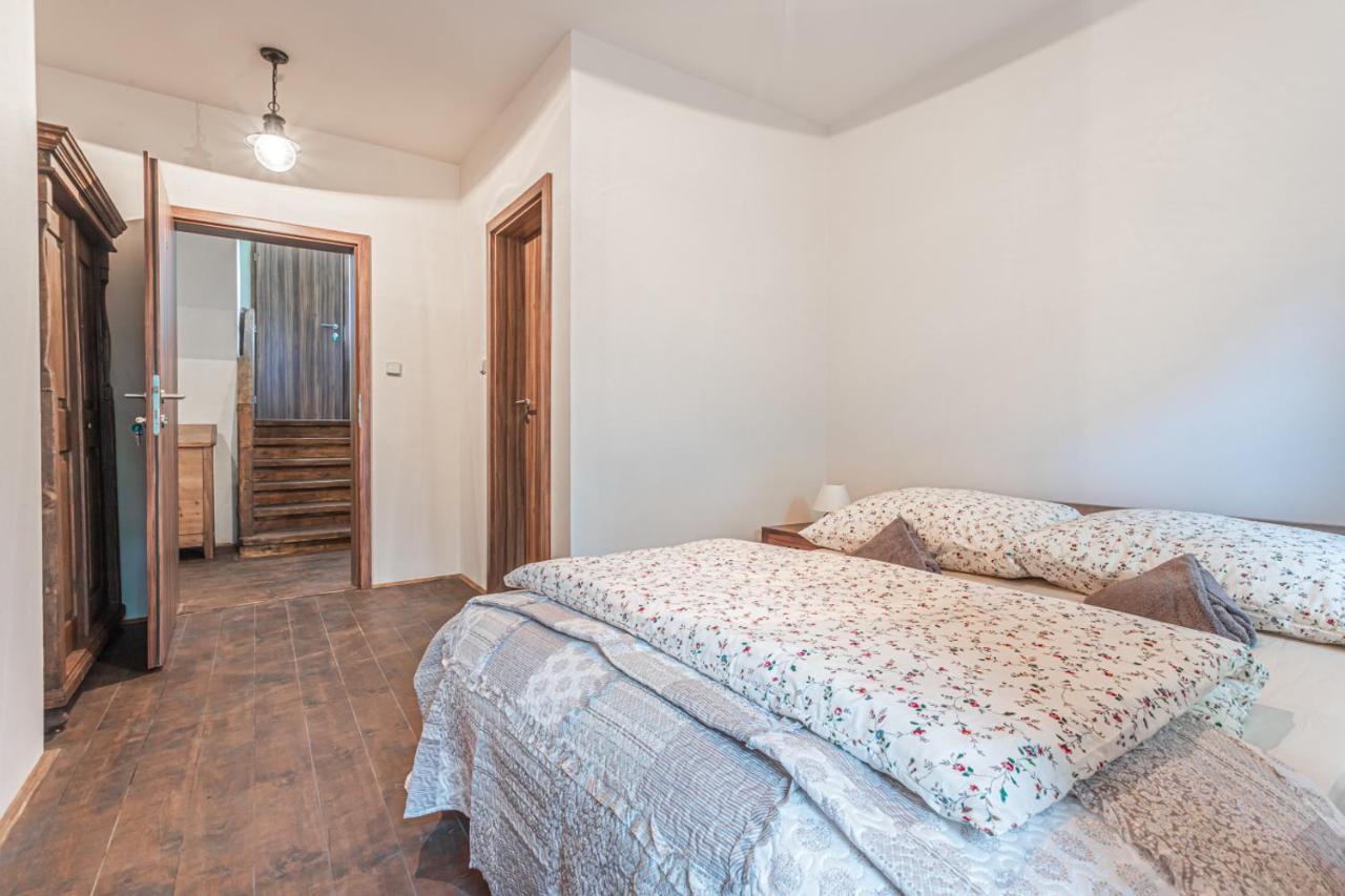 Hotel Buskovsky Mlyn 1580 à Dolní Bousov Extérieur photo