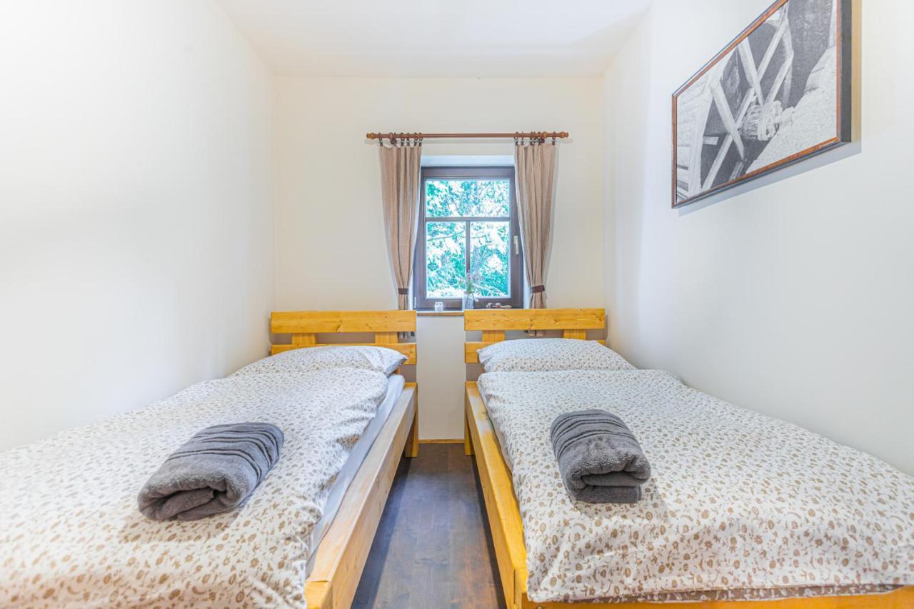 Hotel Buskovsky Mlyn 1580 à Dolní Bousov Extérieur photo