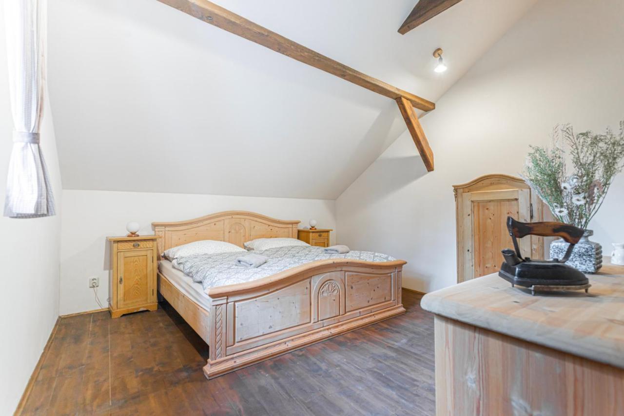 Hotel Buskovsky Mlyn 1580 à Dolní Bousov Extérieur photo