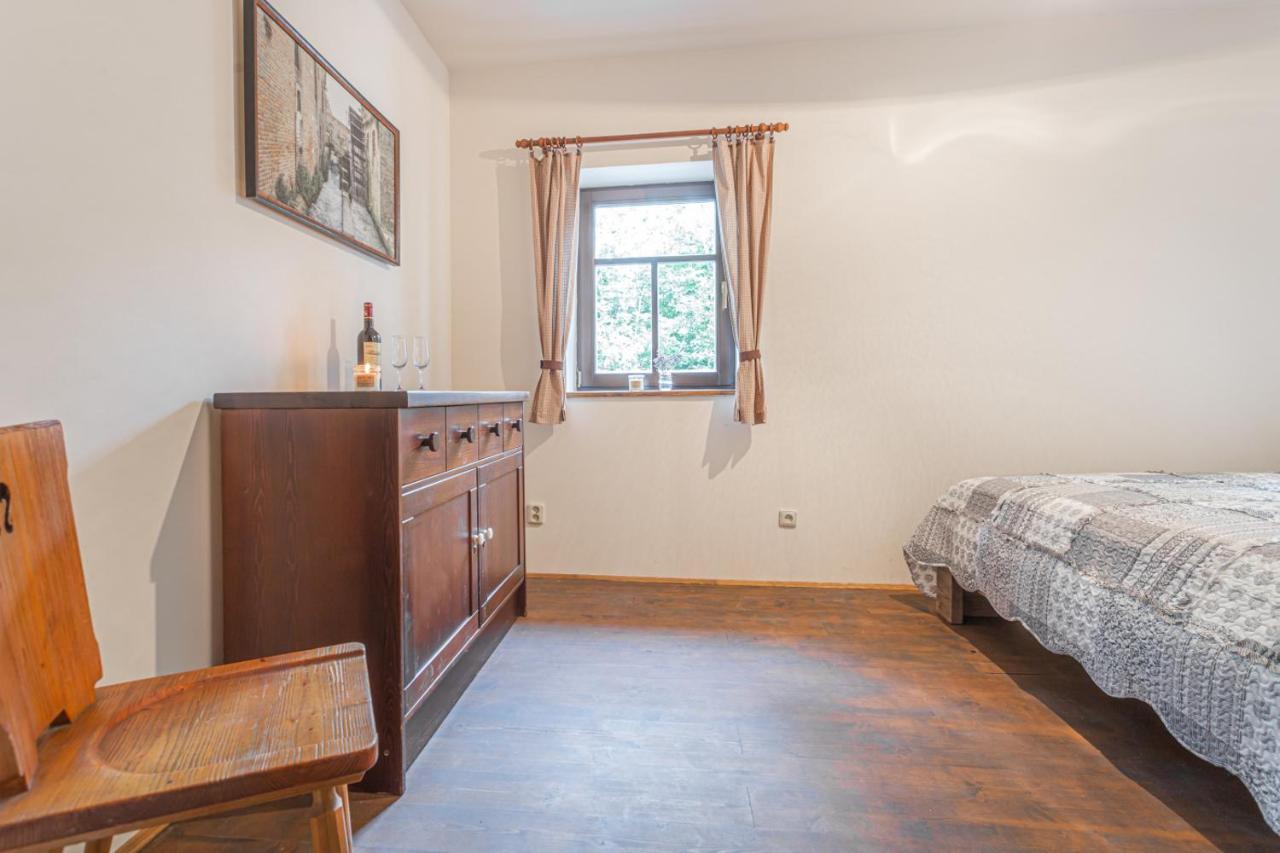 Hotel Buskovsky Mlyn 1580 à Dolní Bousov Extérieur photo